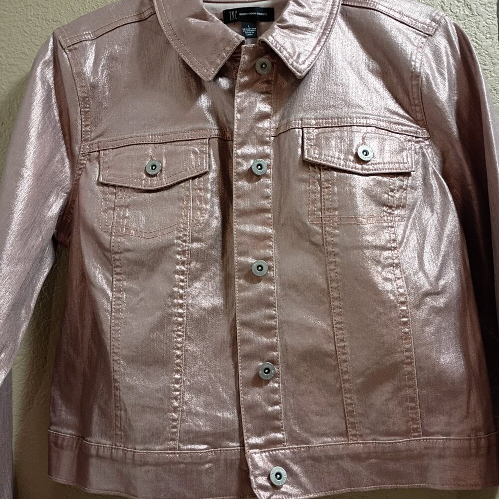 Macy's INC Metallic Pink jean styled jacket, large, cute, has stretch to it